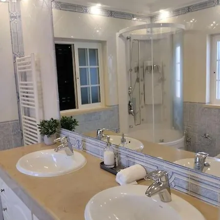 Privee فندق مبيت وإفطار *