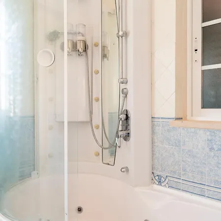 Privee فندق مبيت وإفطار *