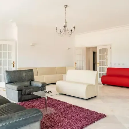 Privee Bed & Breakfast *