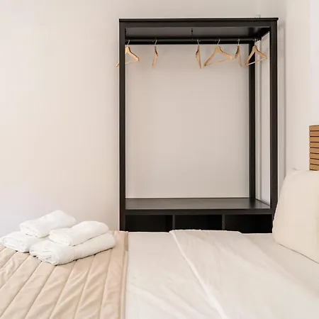 Privee Bed & Breakfast *
